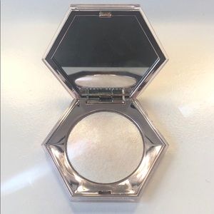 Fenty Beauty Diamond Bomb All-Over Diamond Veil